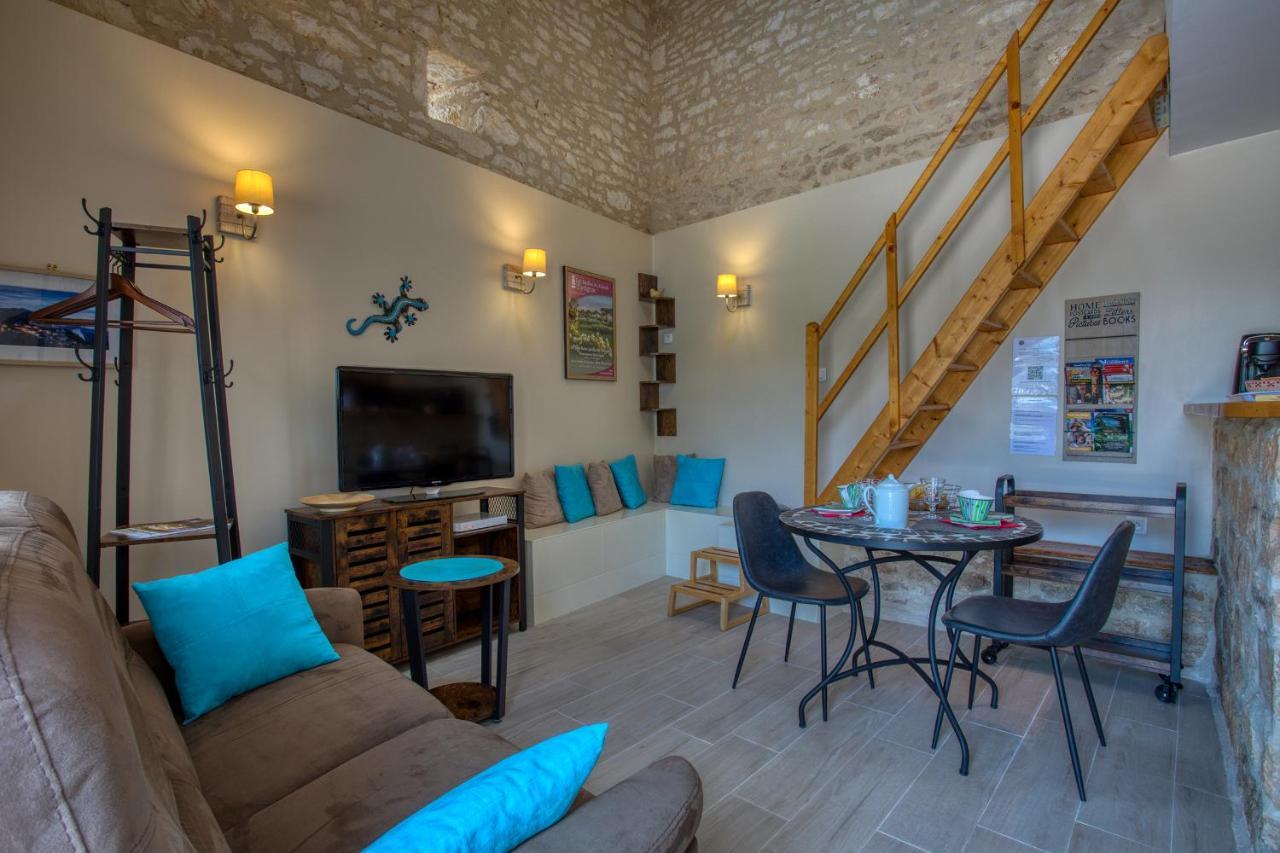 Domaine Des Pierres Blanches - Gite La Salamandre Villa Carlux Buitenkant foto